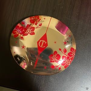 Charlotte Tilbury airbrush flawless finish pressed powder in the shade 2 medium